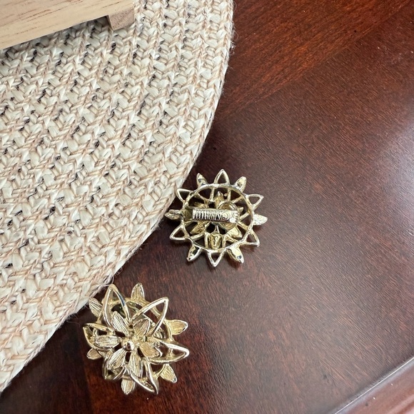 Vintage Sarah Conv ClipOn Earrings - Picture 2 of 3